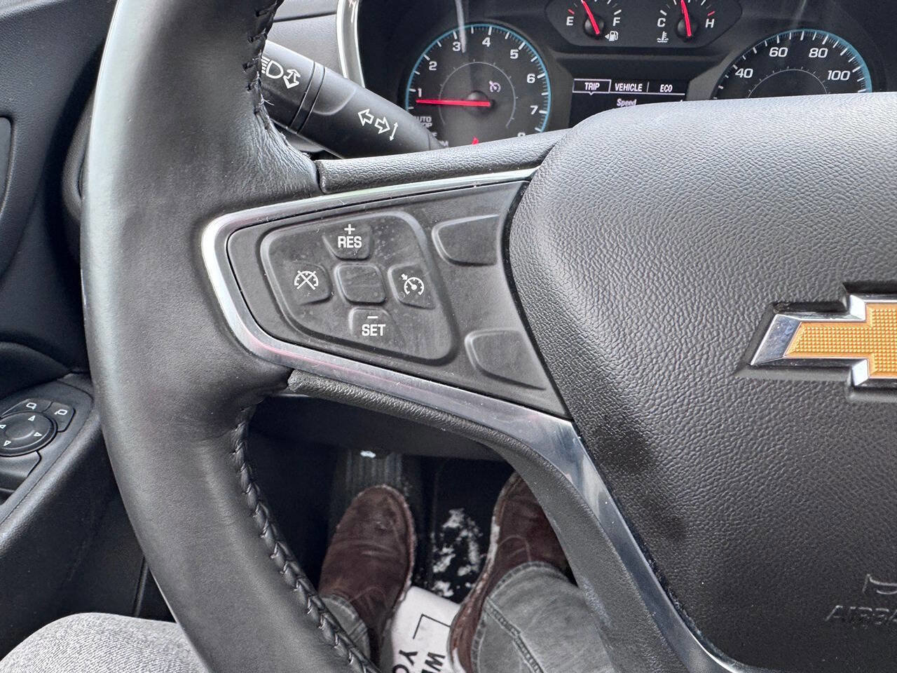 Used 2018 Chevrolet Equinox LT image 11