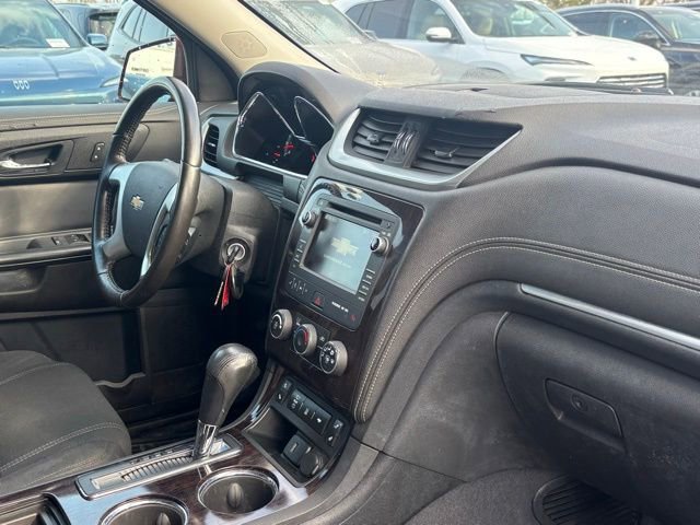 Used 2017 Chevrolet Traverse LT w/ Style and Technology Package image 15