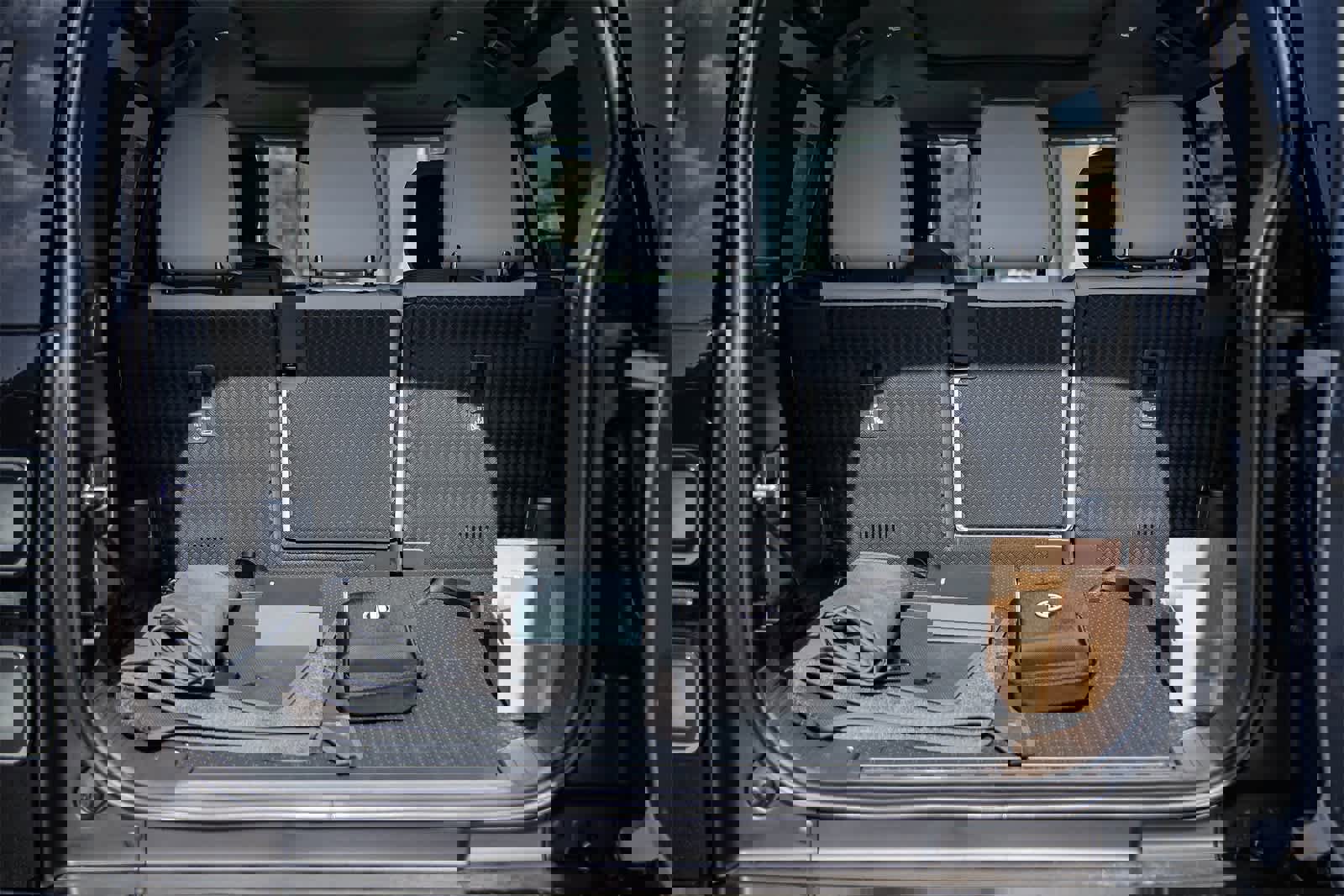 New 2026 Land Rover Defender 110 X-Dynamic SE image 28