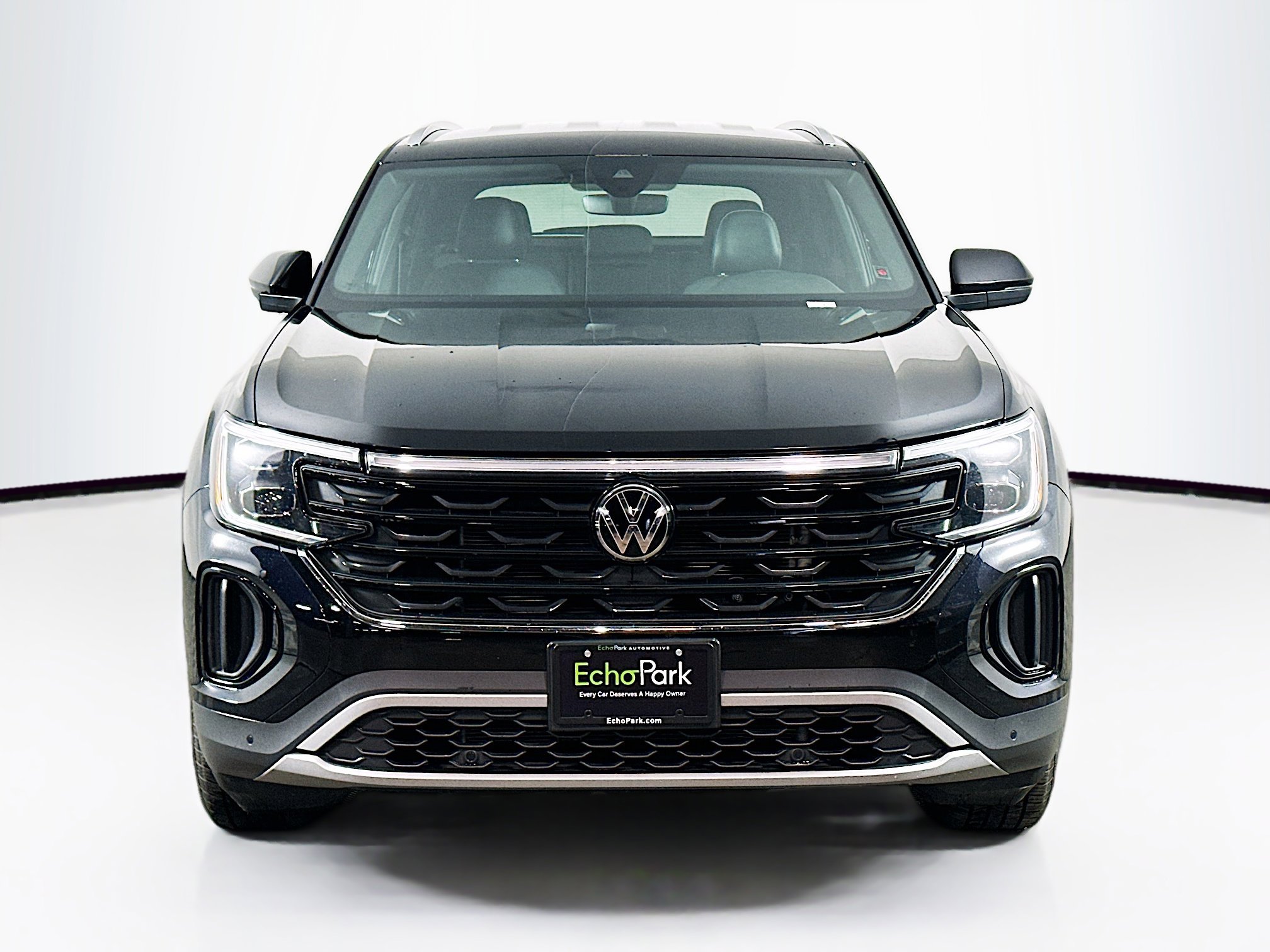 Used 2025 Volkswagen Atlas Cross Sport SE image 2