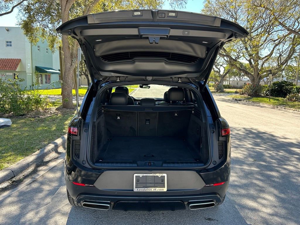 Used 2025 Land Rover Range Rover Sport SE image 45