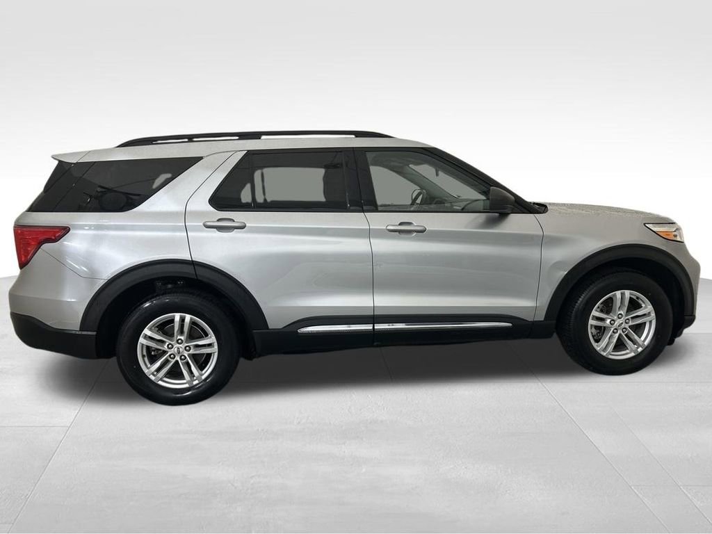 Used 2023 Ford Explorer XLT w/ Equipment Group 202A AWD/4WD image 7