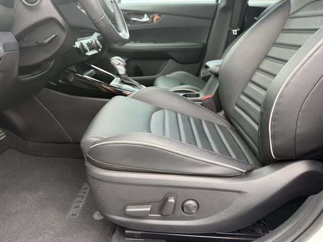 Used 2023 Kia Forte GT-Line w/ GT-Line Premium Package FWD image 13