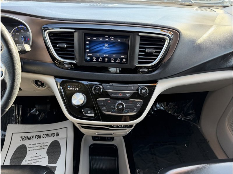 Used 2021 Chrysler Voyager Lxi image 39