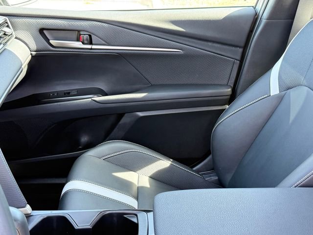 Used 2025 Toyota Camry SE image 9