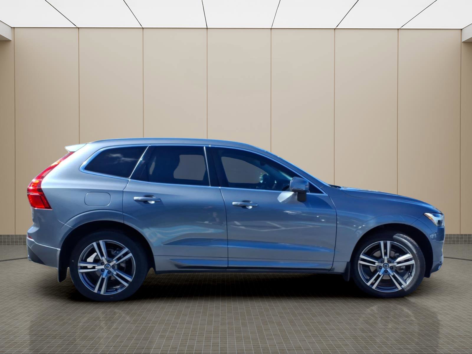 Used 2021 Volvo XC60 T5 Momentum w/ Premium Package image 5