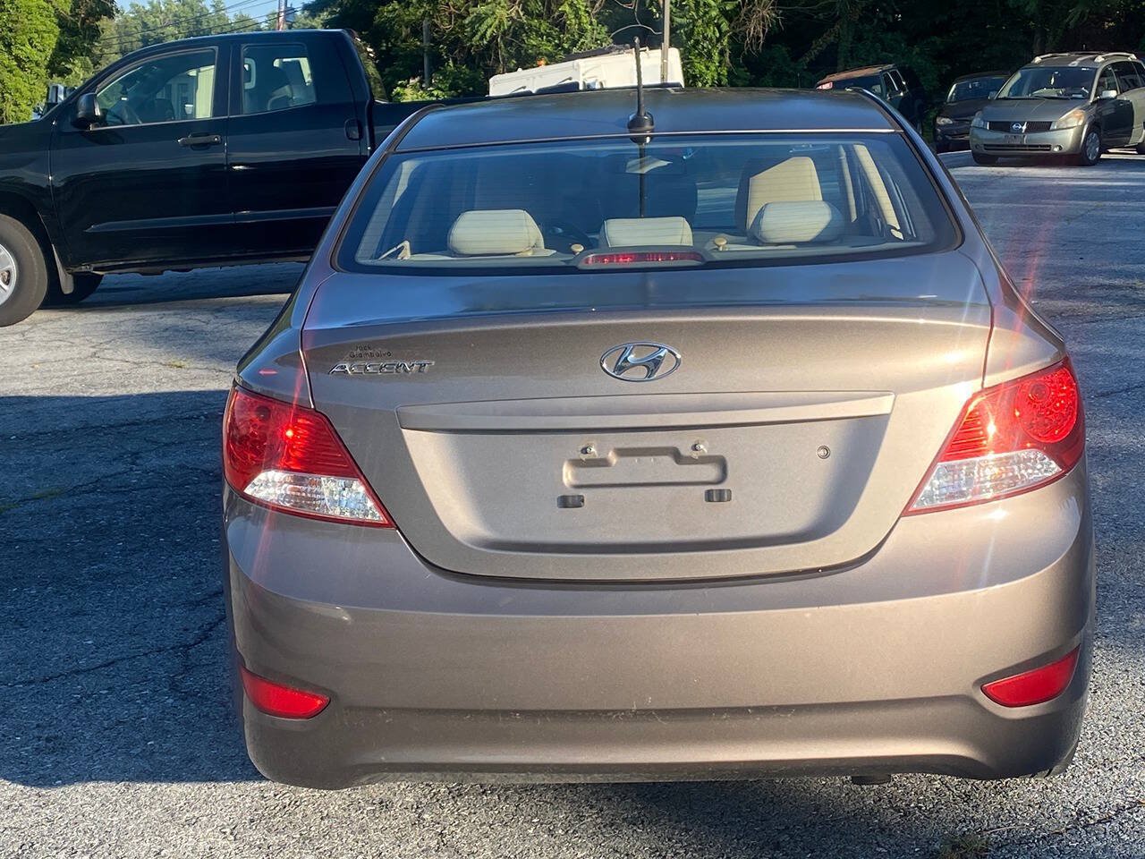 Used 2014 Hyundai Accent GLS FWD image 7