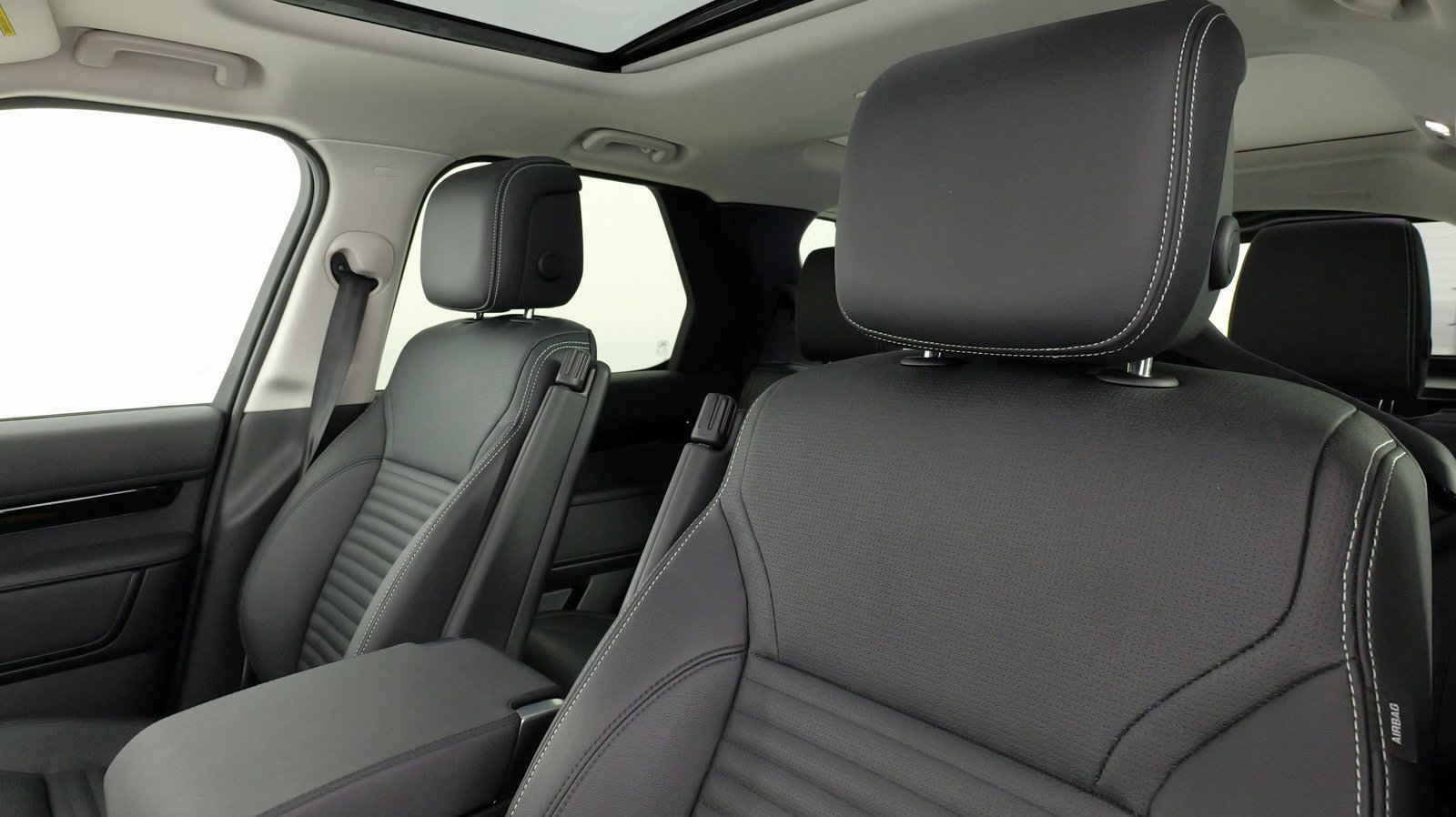 Used 2024 Land Rover Discovery S image 33