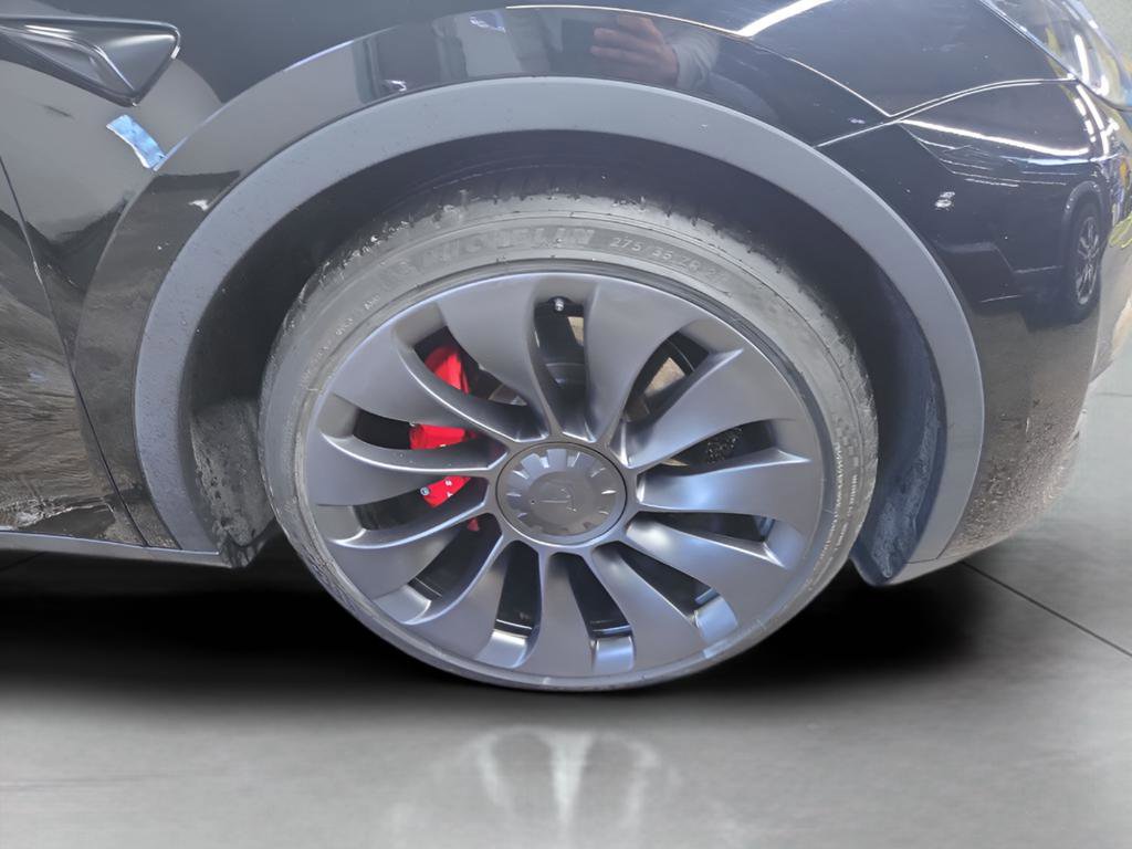 Used 2024 Tesla Model Y Performance image 2