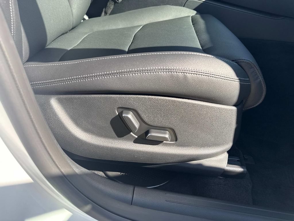 New 2026 Genesis GV70 2.5T Select AWD/4WD image 14