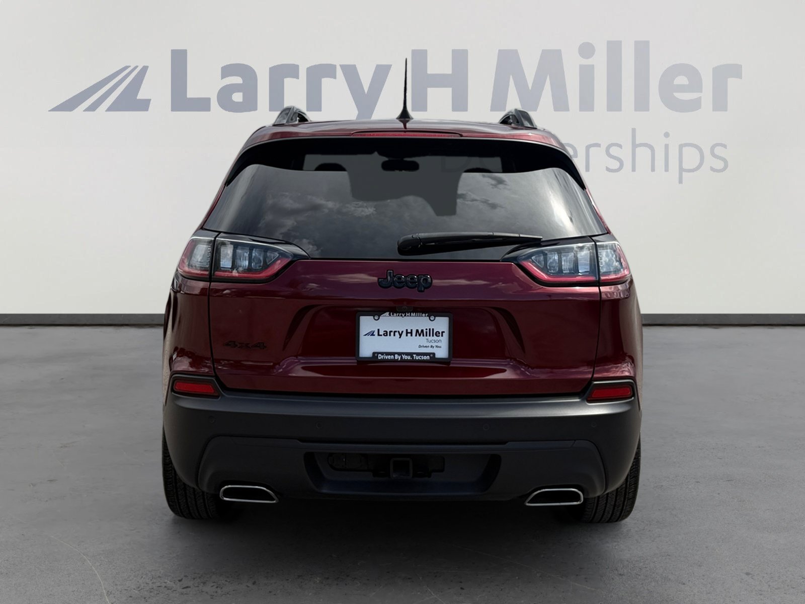 Used 2020 Jeep Cherokee Latitude Plus AWD/4WD image 4