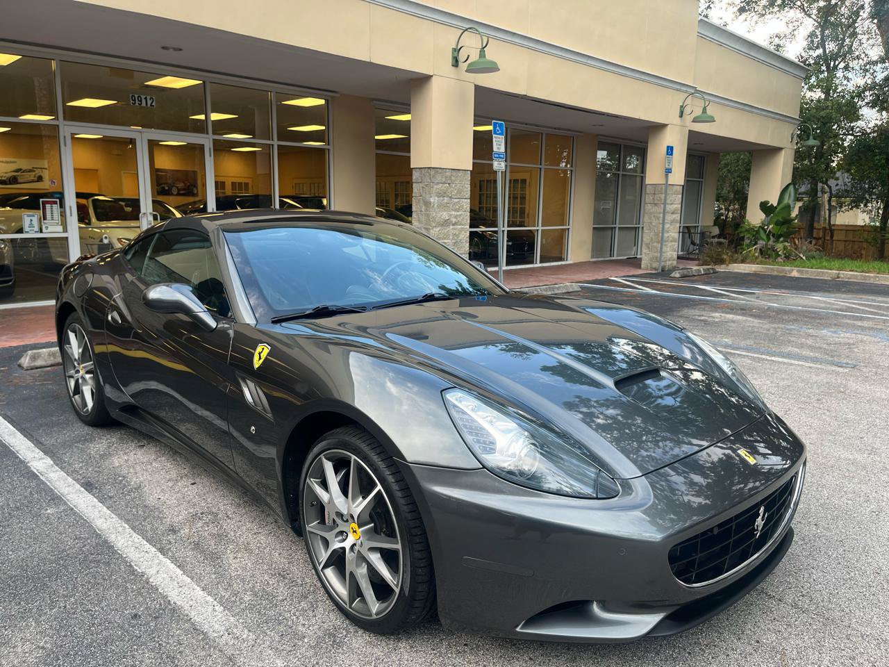 Used 2011 Ferrari California RWD image 15