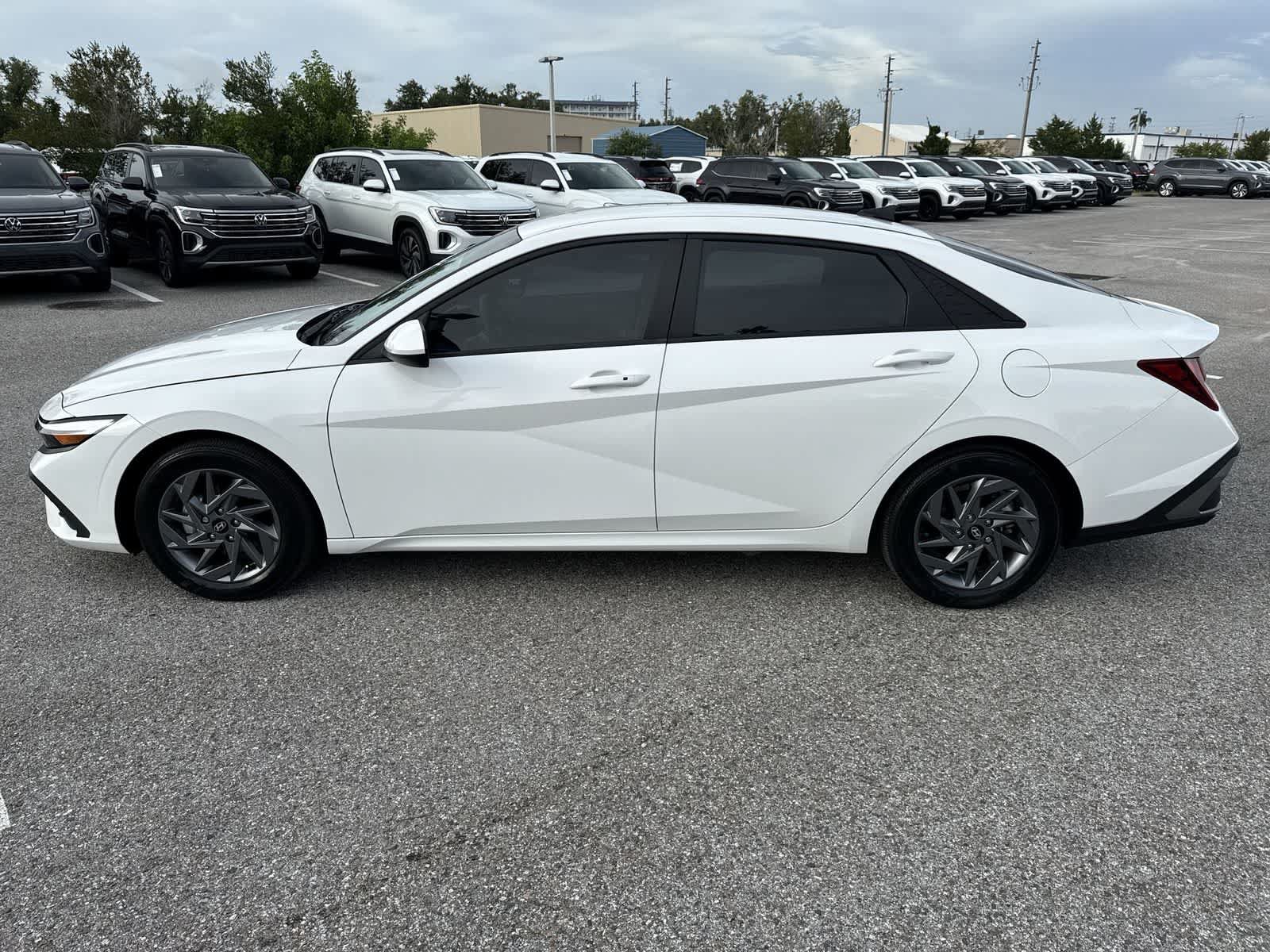Used 2024 Hyundai Elantra SEL FWD image 11