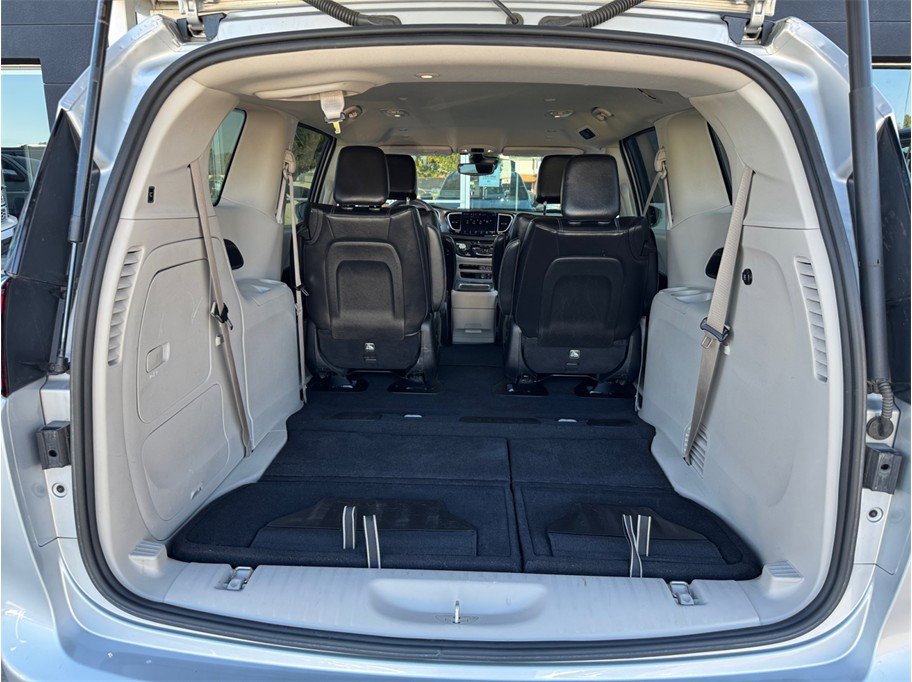 Used 2022 Chrysler Pacifica Touring-L FWD image 28
