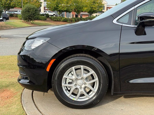 New 2027 Chrysler Pacifica LX FWD image 12