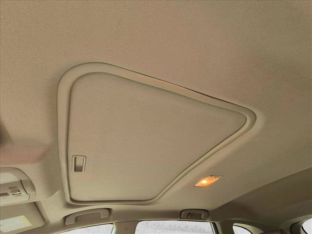 Used 2012 Nissan Rogue SL AWD/4WD image 16