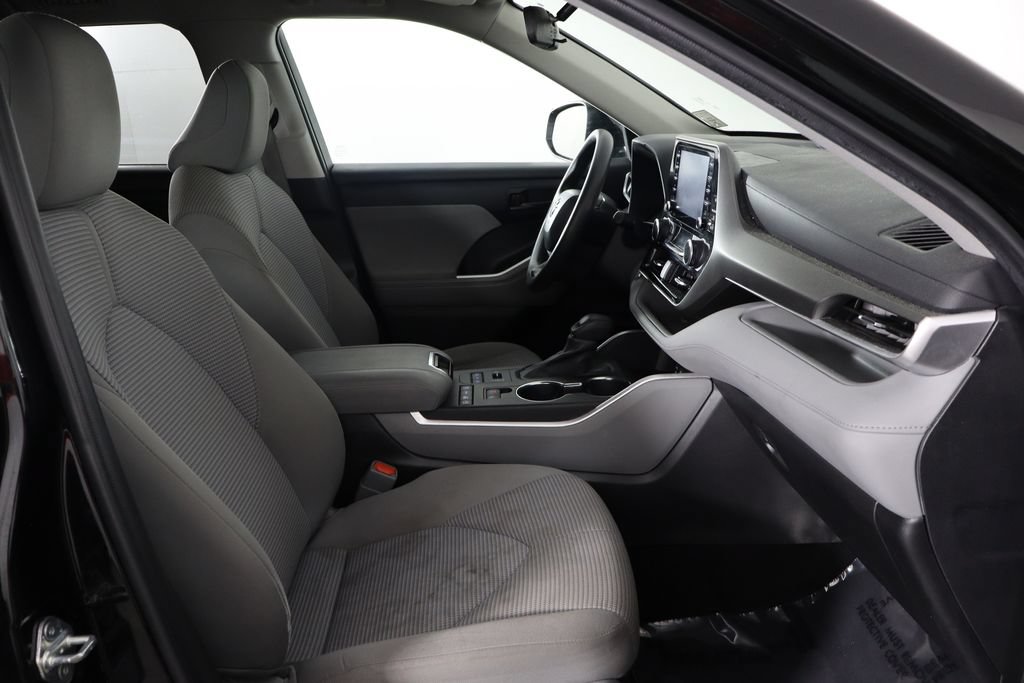 Used 2022 Toyota Highlander L AWD/4WD image 19