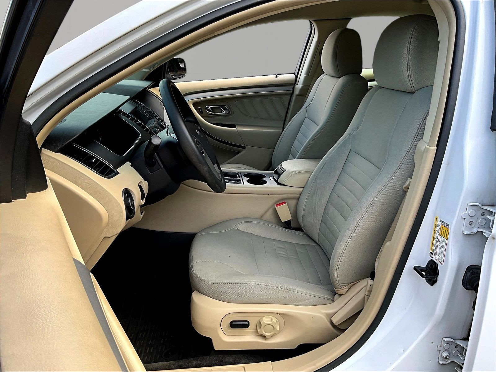 Used 2016 Ford Taurus SE FWD image 21