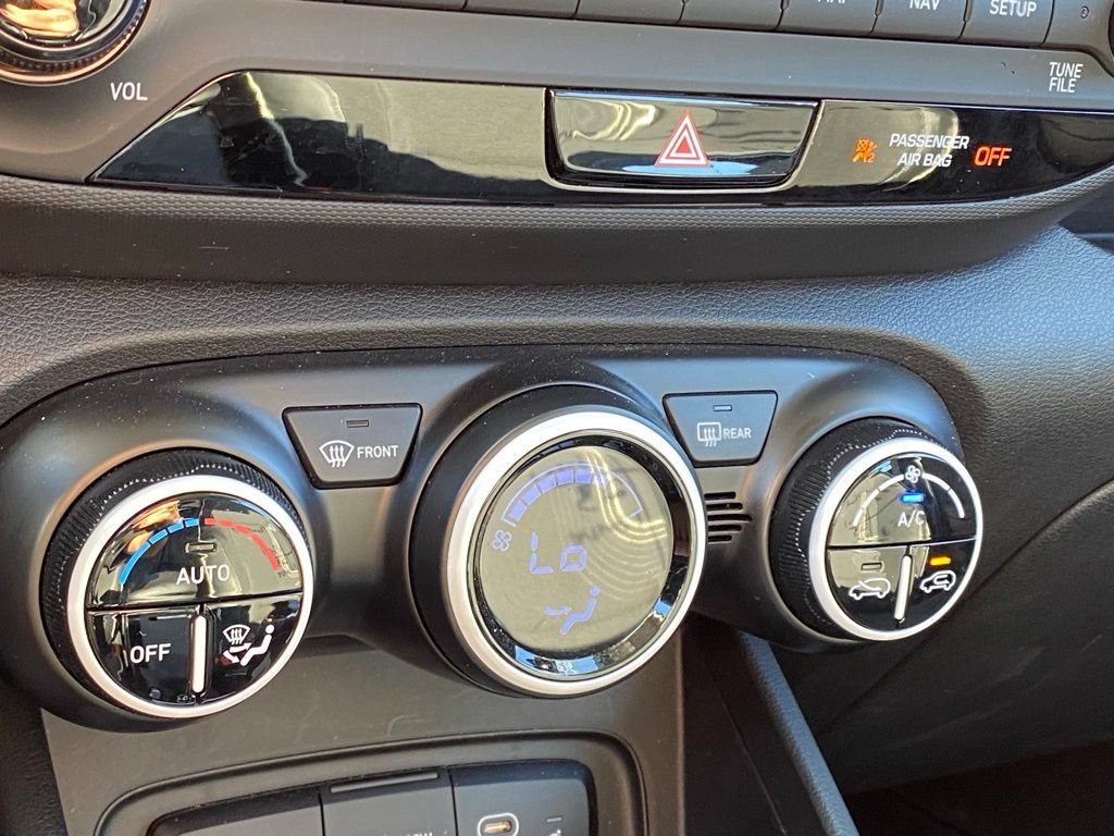 Used 2023 Hyundai Venue Limited FWD image 11