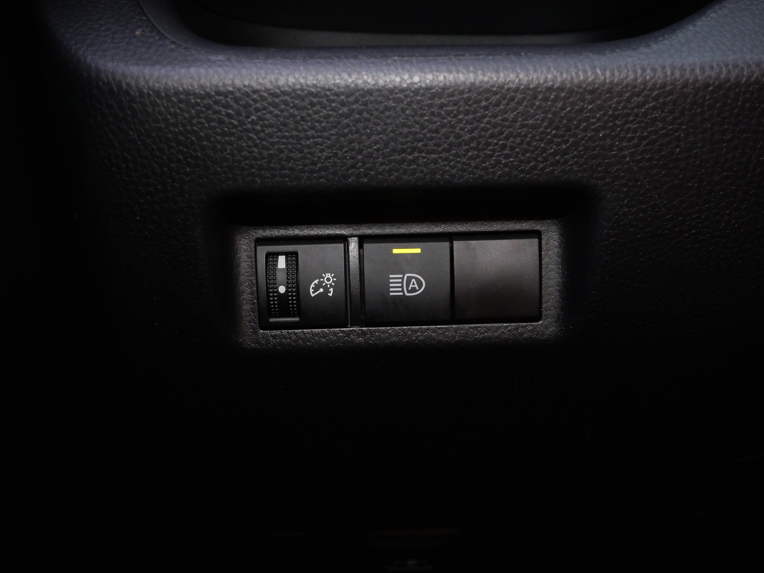 Certified 2025 Toyota RAV4 LE AWD/4WD image 27