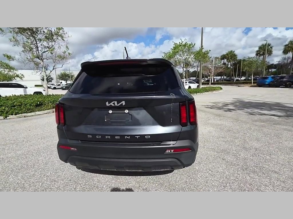 Used 2022 Kia Sorento LX image 31