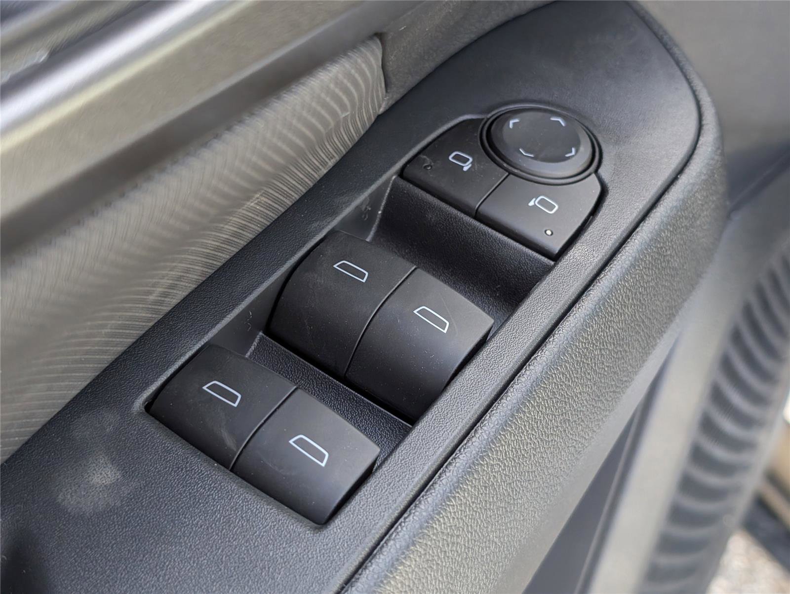 New 2026 Chevrolet Equinox EV LT image 15