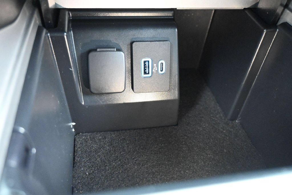 Used 2022 Ford Explorer Limited w/ Equipment Group 301A AWD/4WD image 15