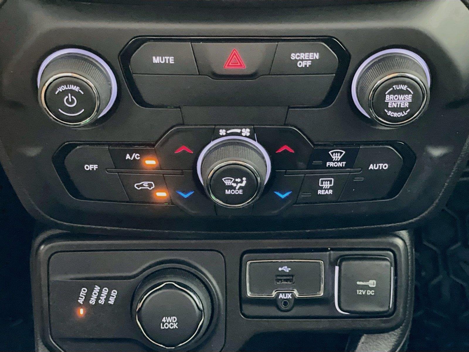 Used 2020 Jeep Renegade Latitude w/ Cold Weather Group AWD/4WD image 18