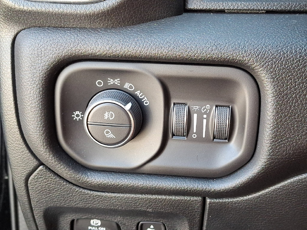Used 2024 RAM 1500 Laramie AWD/4WD image 25