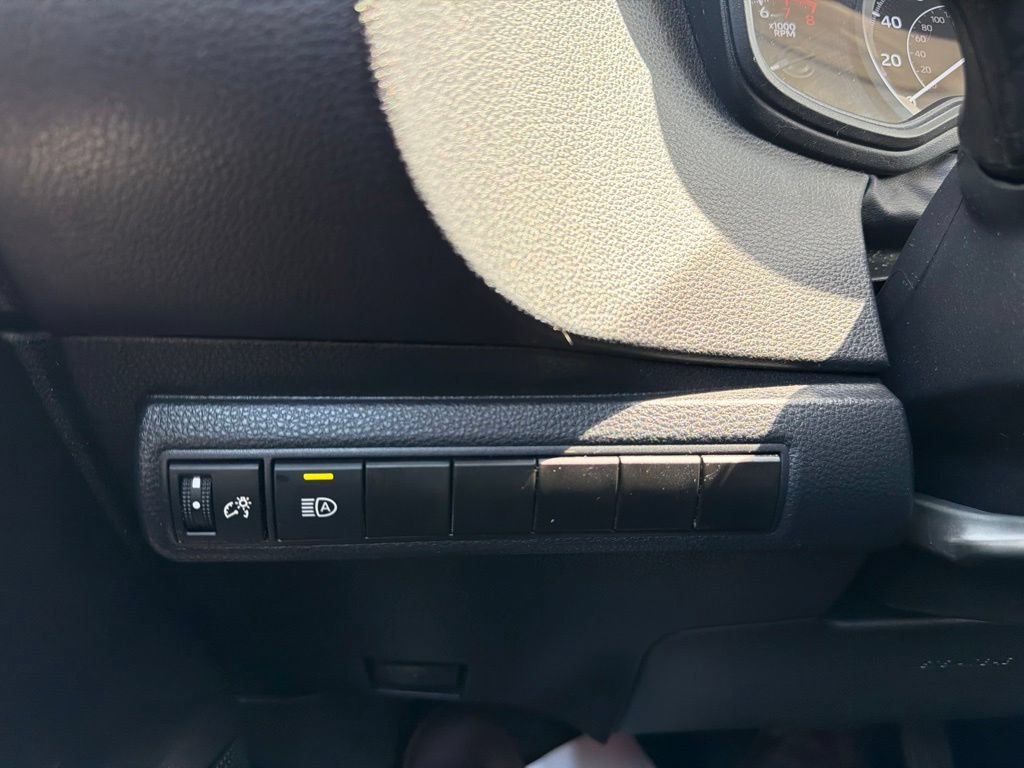 Used 2020 Toyota Corolla LE FWD image 30