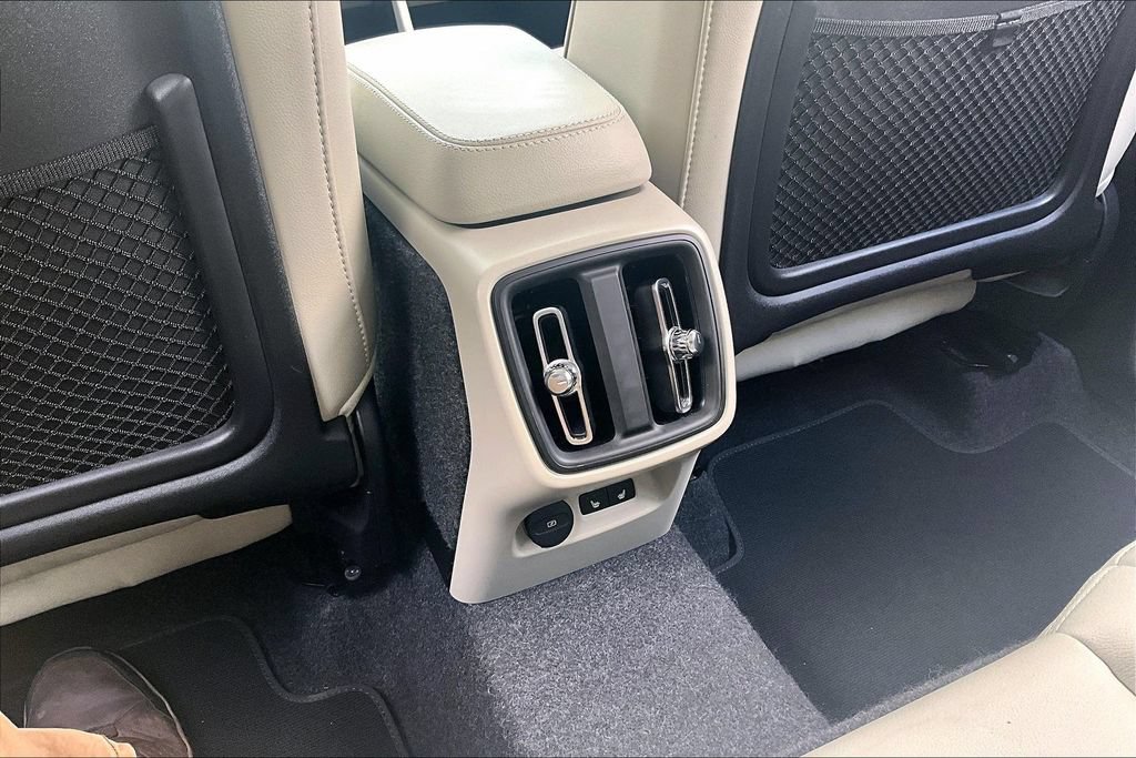 Certified 2026 Volvo XC40 B5 Ultra AWD/4WD image 31