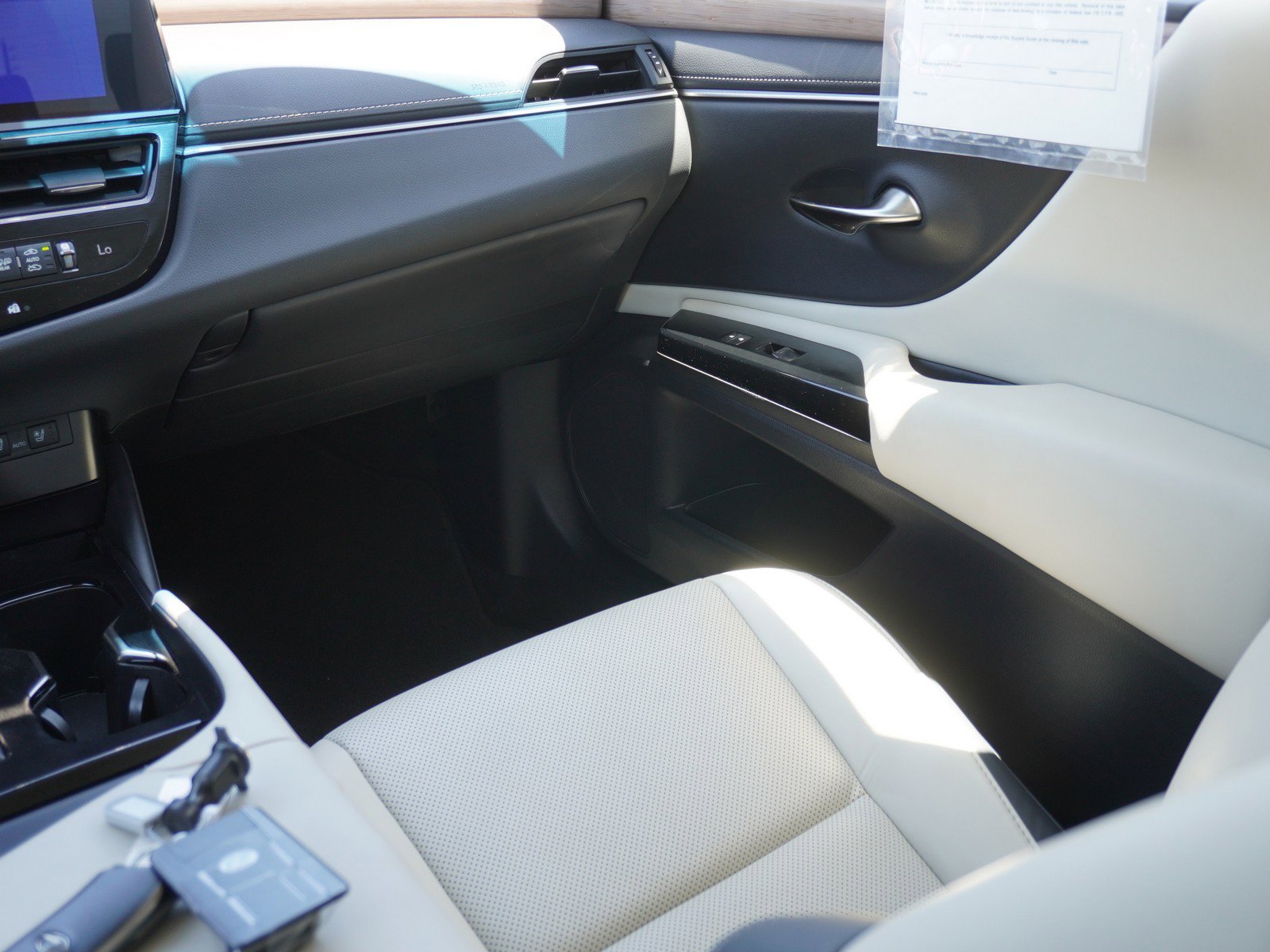 Used 2024 Lexus ES 350 w/ Premium Package FWD image 14