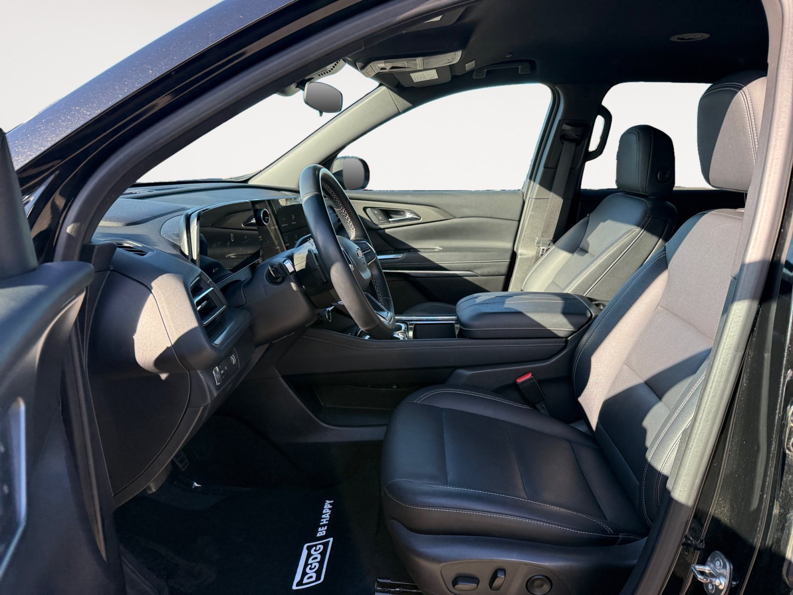 Used 2025 Chevrolet Traverse LT FWD image 10