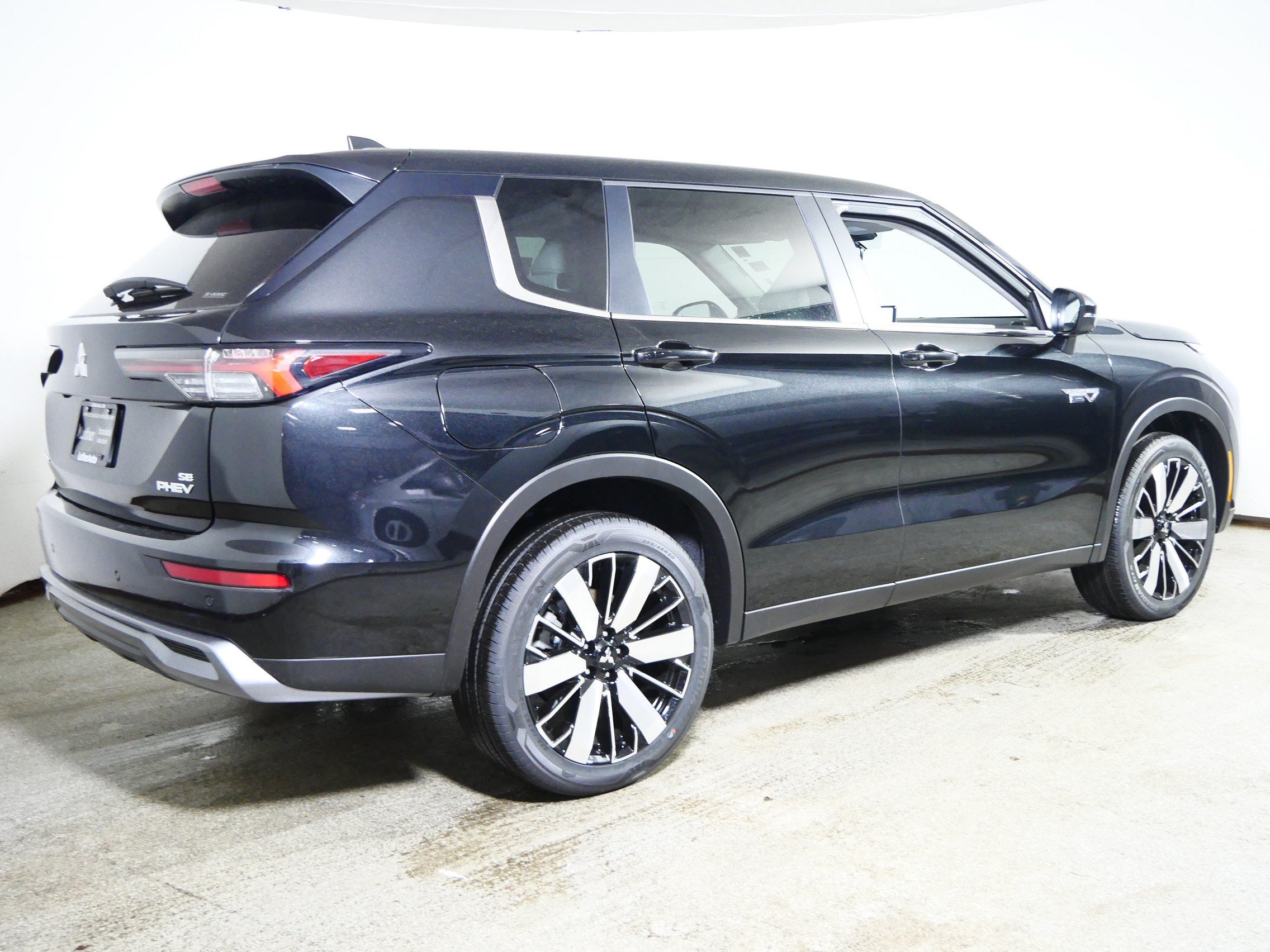 New 2026 Mitsubishi Outlander SE AWD/4WD image 2