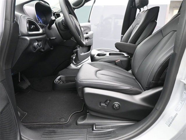 New 2026 Chrysler Pacifica Select image 10
