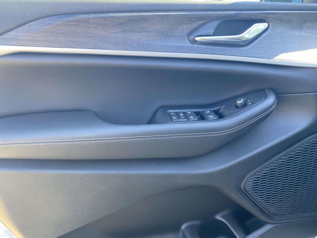 New 2026 Jeep Grand Cherokee Altitude image 38