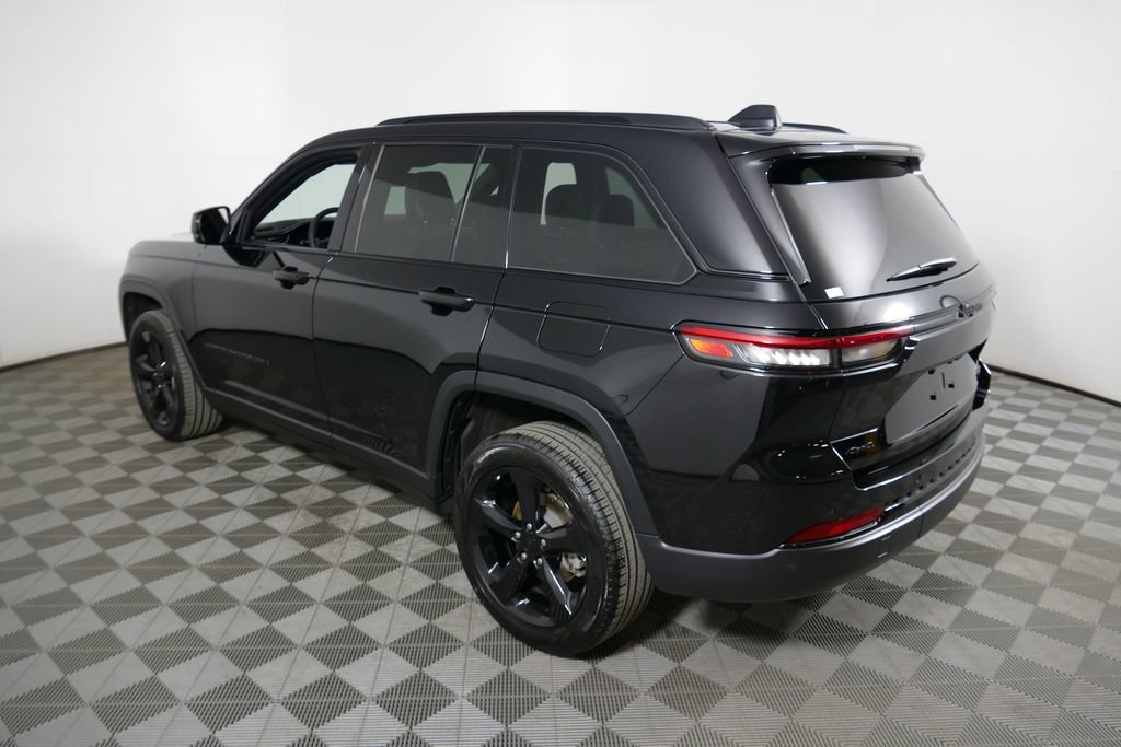 Used 2024 Jeep Grand Cherokee Limited w/ Black Appearance Package image 28