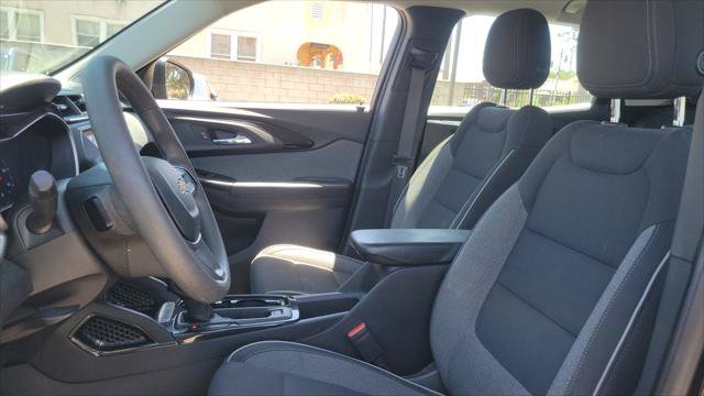 Used 2021 Chevrolet TrailBlazer LS w/ LPO, Blackout Package FWD image 15