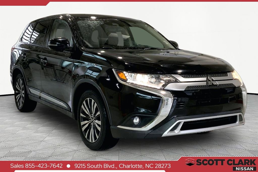 Used 2020 Mitsubishi Outlander LE FWD image 1
