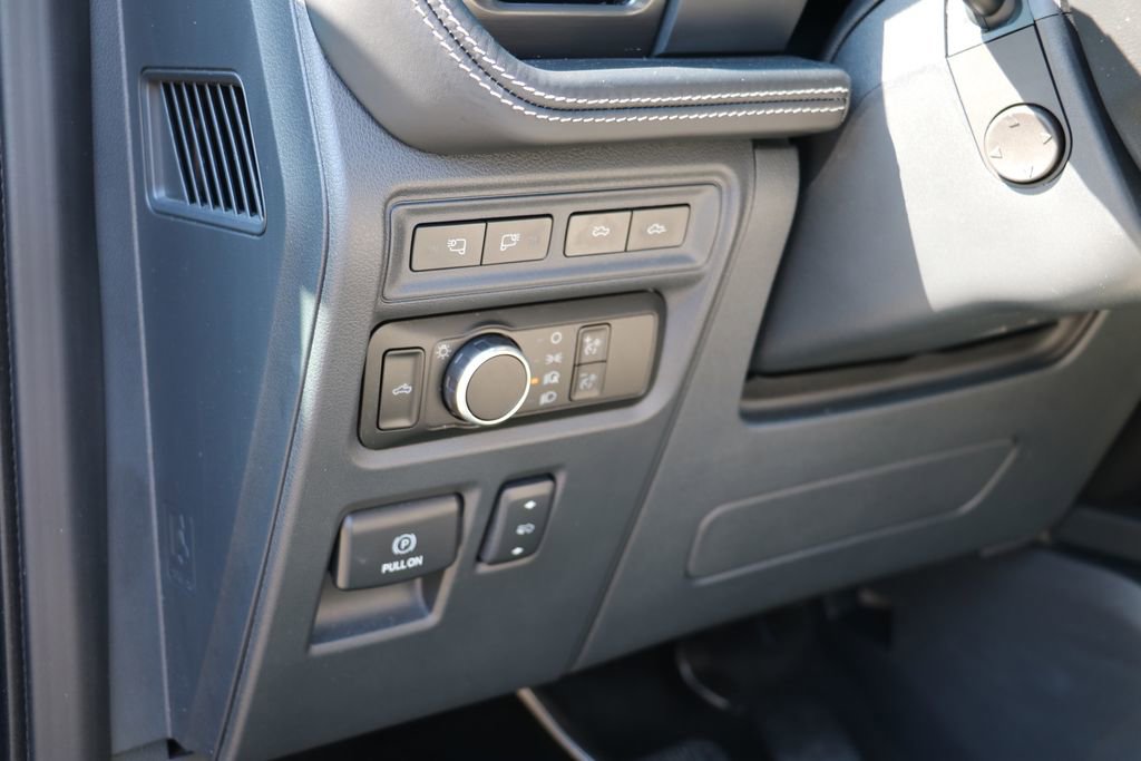 Used 2023 Ford F150 Lightning Platinum image 7