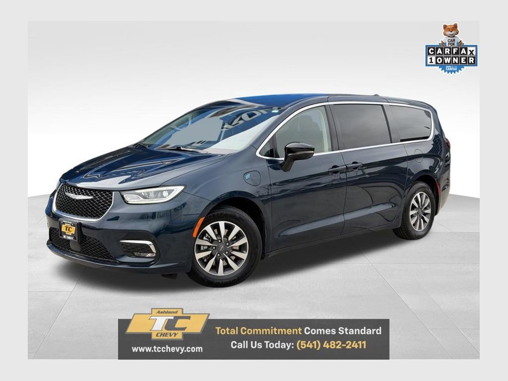 Used 2024 Chrysler Pacifica Select image 1