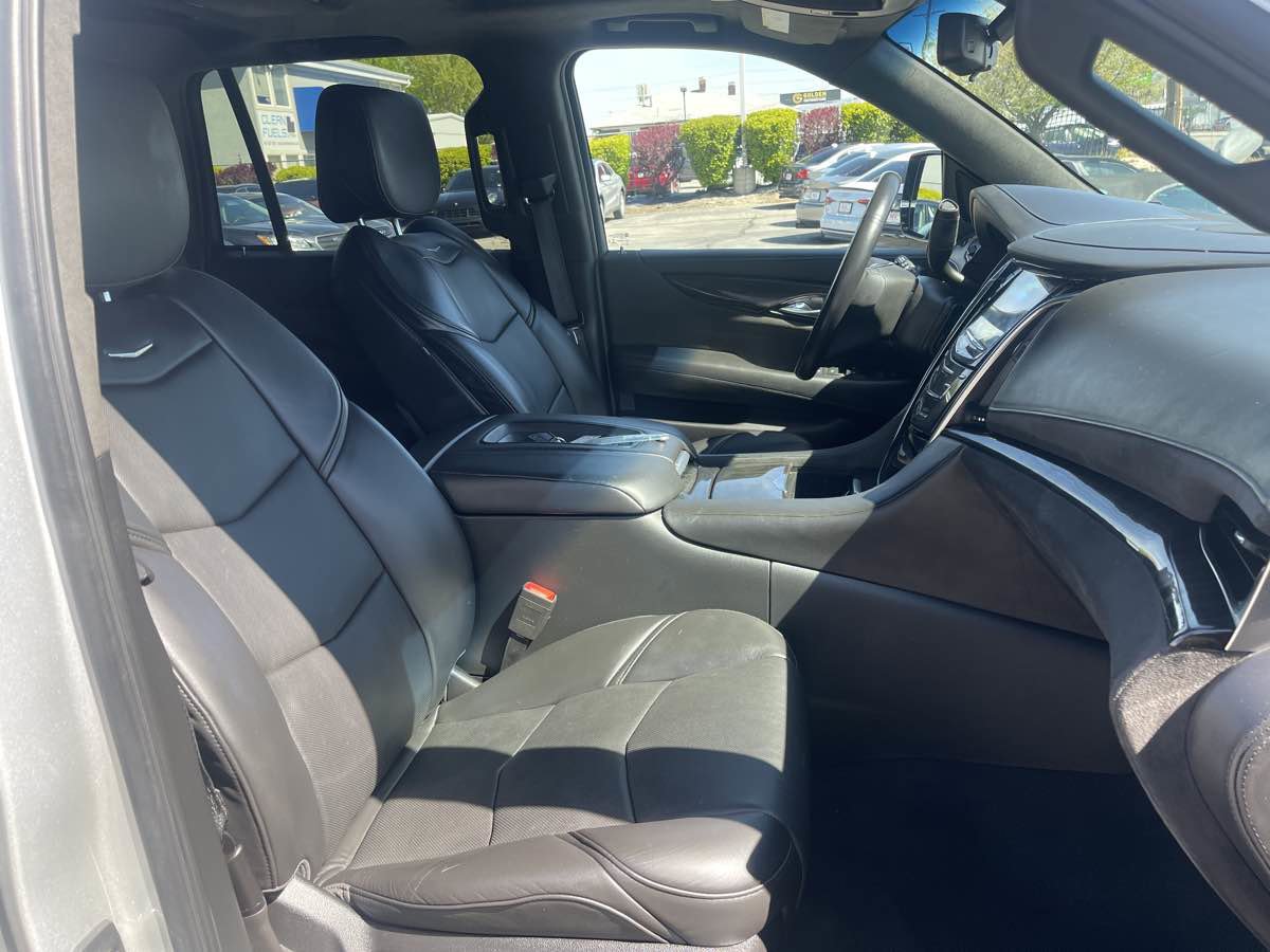 Used 2019 Cadillac Escalade Platinum image 25