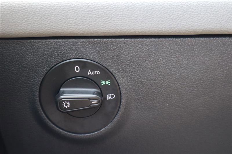 Used 2024 Volkswagen Taos SE image 23