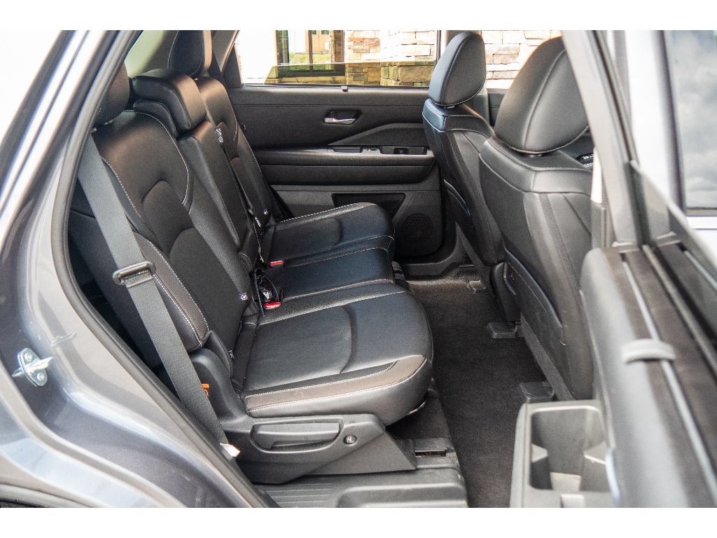 Used 2023 Nissan Pathfinder SL w/ Black Appearance Package AWD/4WD image 20
