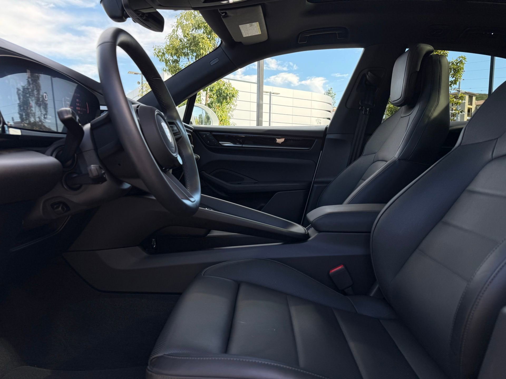 Used 2025 Porsche Macan 4 Electric image 13