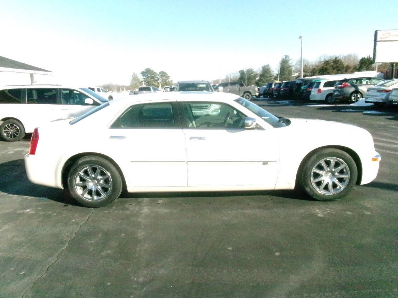 Used 2008 Chrysler 300 C w/ Luxury Group II image 3