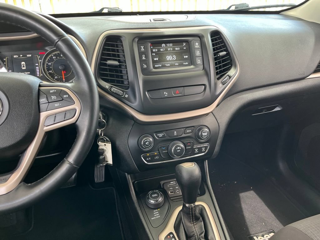 Used 2017 Jeep Cherokee Latitude w/ Safety/Convenience Group AWD/4WD image 18
