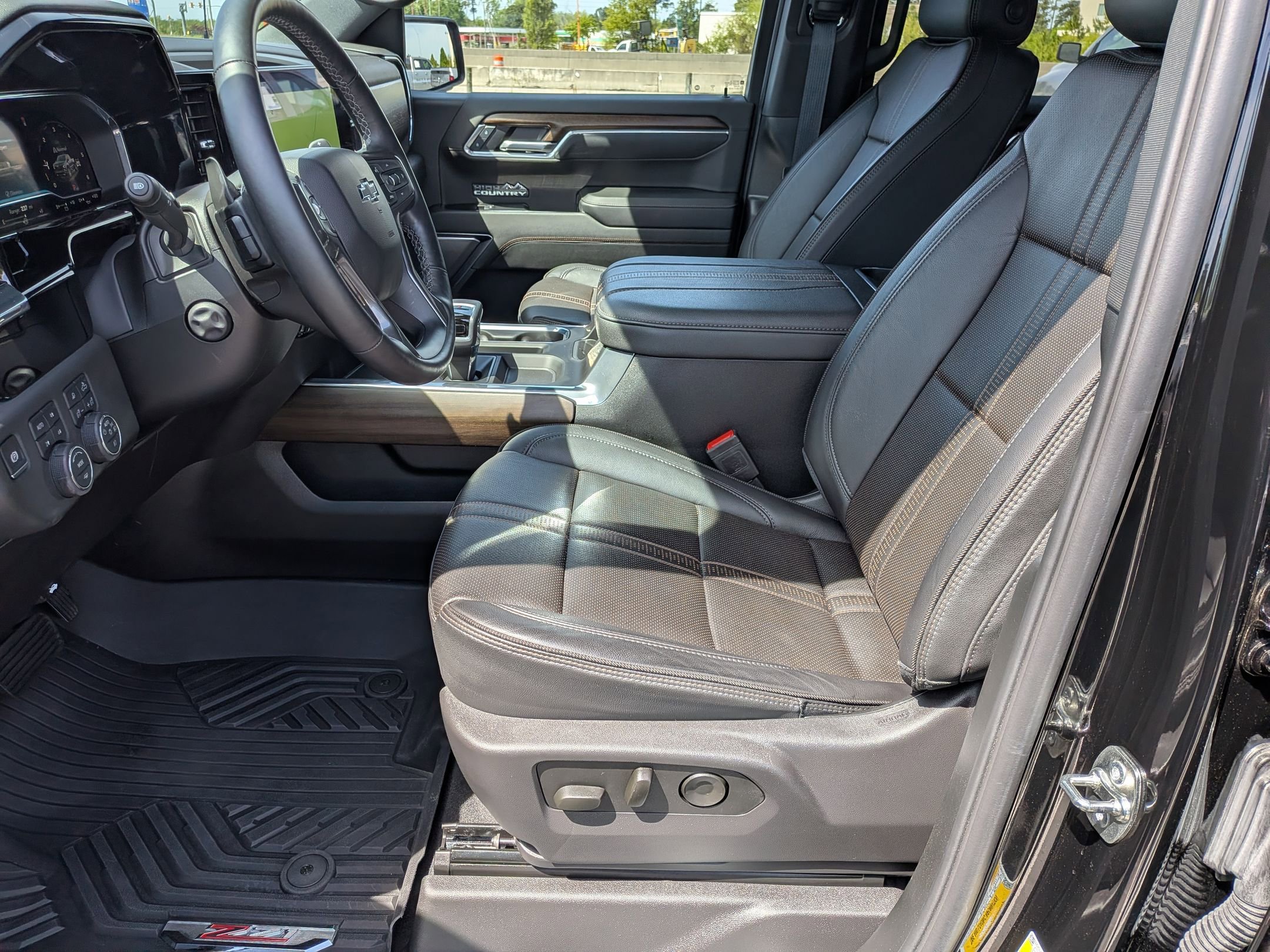 Used 2025 Chevrolet Silverado 1500 High Country w/ Midnight Edition image 15