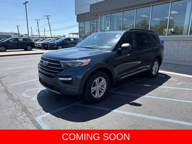 Used 2024 Ford Explorer XLT w/ Equipment Group 202A AWD/4WD image 2