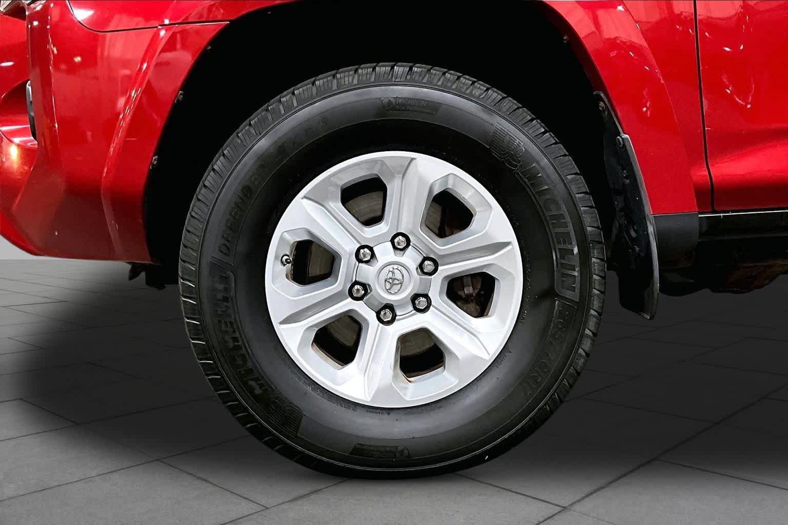 Used 2017 Toyota 4Runner SR5 AWD/4WD image 11